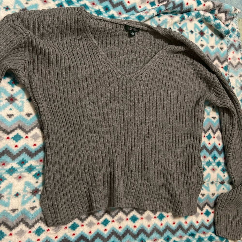 Grey Love sleeve v neck crop top